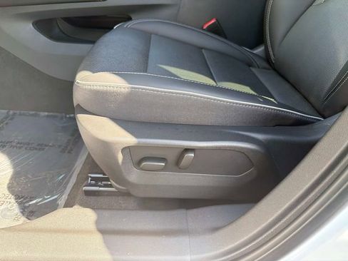 Used 2023 Buick Envision Essence AWD/4WD image 19
