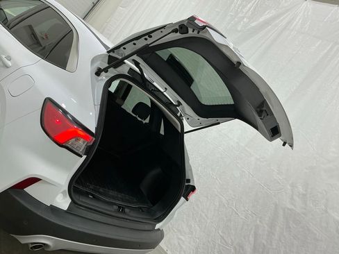 Used 2021 Ford Escape SE image 21