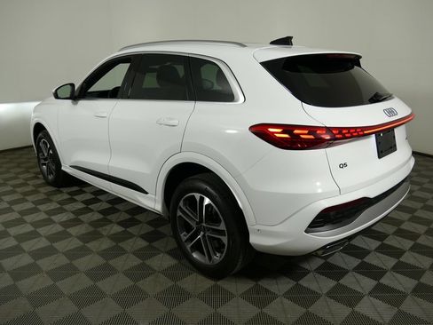 Certified 2025 Audi Q5 Premium w/ Convenience Package AWD/4WD image 5
