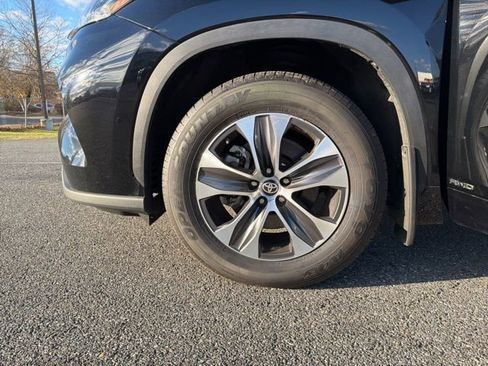 Used 2022 Toyota Highlander XLE image 26