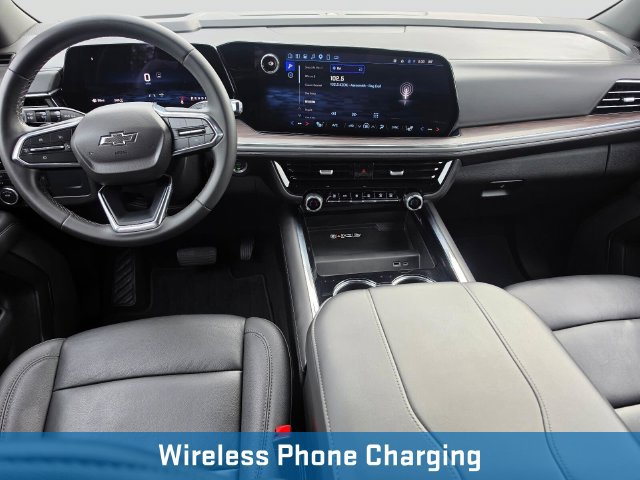 Used 2025 Chevrolet Suburban Z71 AWD/4WD image 24