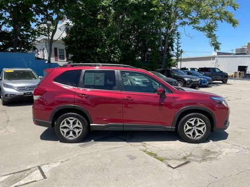 Used 2022 Subaru Forester Premium AWD/4WD image 4