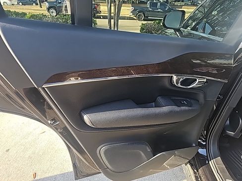 Used 2016 Volvo XC90 T6 Momentum w/ Momentum Plus Package image 12