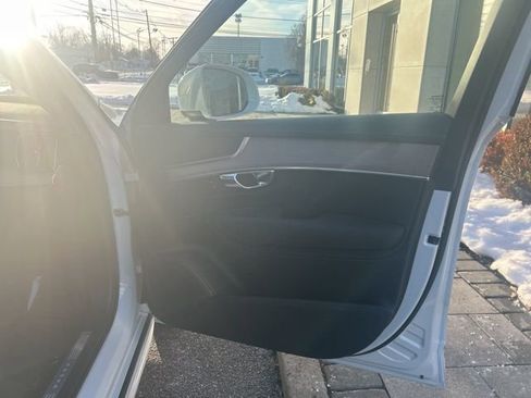 Used 2025 Volvo XC90 B6 Plus image 11