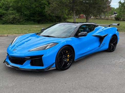 Used 2025 Chevrolet Corvette Z06 image 2