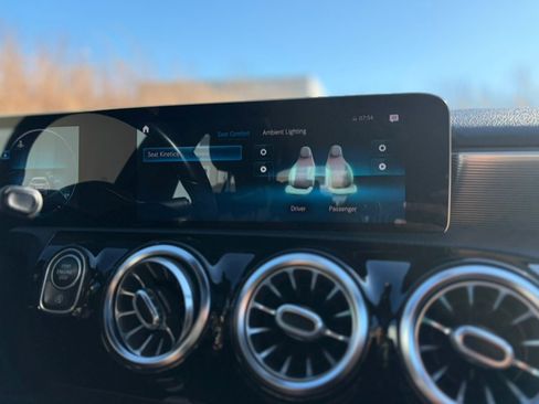 Used 2020 Mercedes-Benz A 220 A 220 4MATIC Sedan image 30