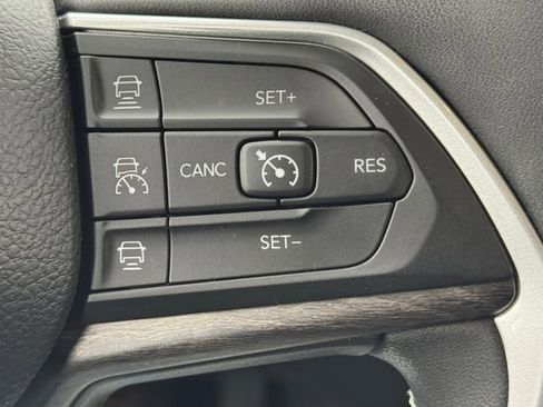 Certified 2023 Jeep Grand Cherokee Limited w/ Black Appearance Package image 20