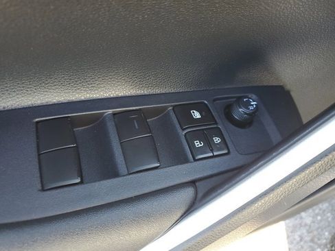 Used 2023 Toyota Corolla Cross XLE image 26