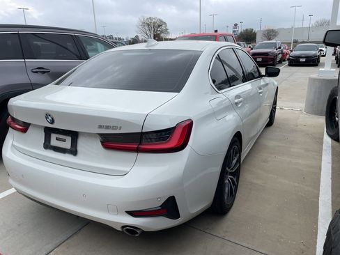 Used 2021 BMW 330i Sedan w/ Driving Assistance Package image 4