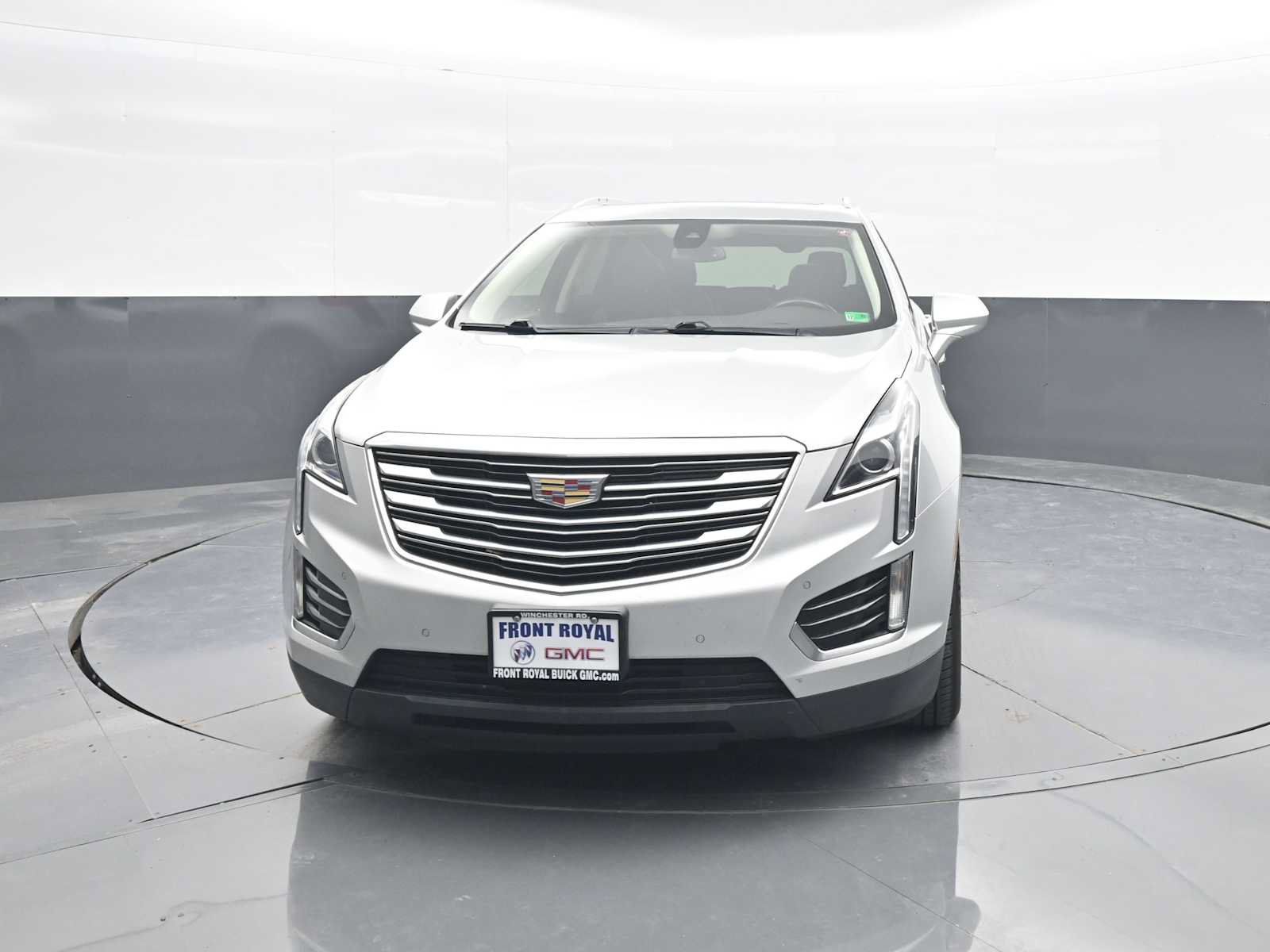Used 2017 Cadillac XT5 Luxury w/ Driver Awareness Package AWD/4WD image 3