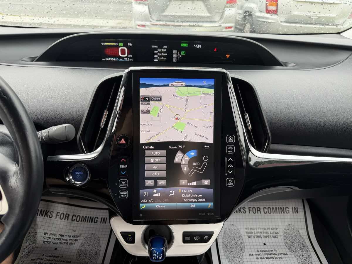 Used 2017 Toyota Prius Prime Premium FWD image 16