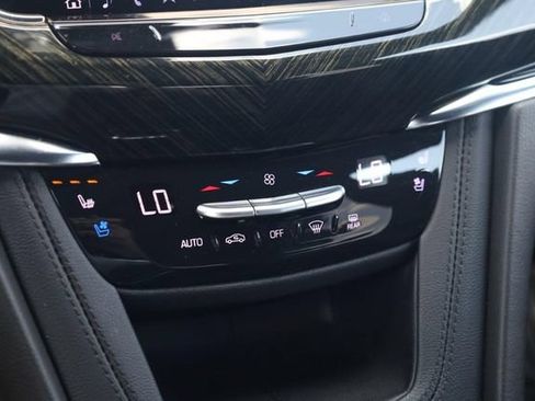 Used 2022 Cadillac XT6 Premium Luxury w/ Technology Package AWD/4WD image 17