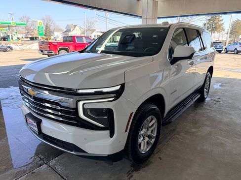 Used 2025 Chevrolet Tahoe LT AWD/4WD image 2