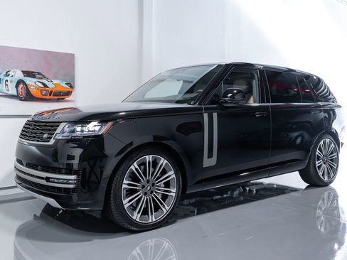 Used 2024 Land Rover Range Rover Long Wheelbase SE image 1