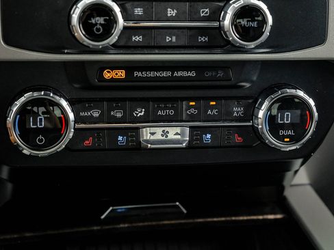 Used 2022 Ford F250 Lariat w/ Black Appearance Package AWD/4WD image 28