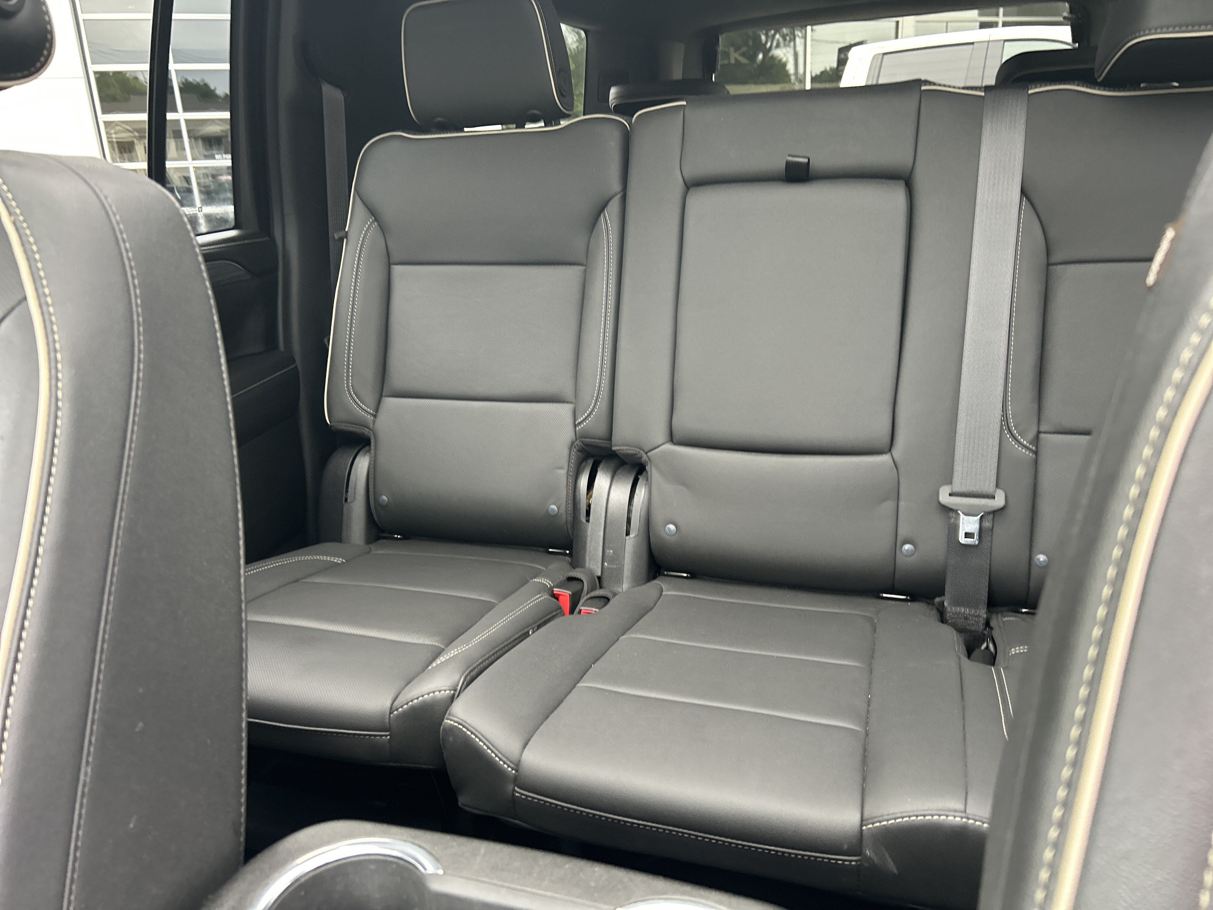 Certified 2023 GMC Yukon XL SLT w/ SLT Premium Package AWD/4WD image 30