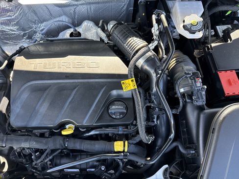 Certified 2024 Chevrolet Trax RS w/ Sunroof Package image 33