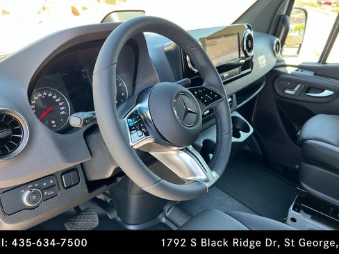 Used 2025 Mercedes-Benz Sprinter 2500 image 15