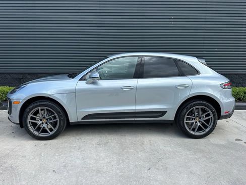 Used 2026 Porsche Macan AWD/4WD image 2