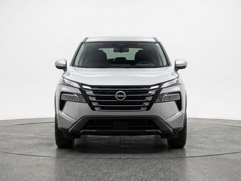 Used 2025 Nissan Rogue SV FWD image 2