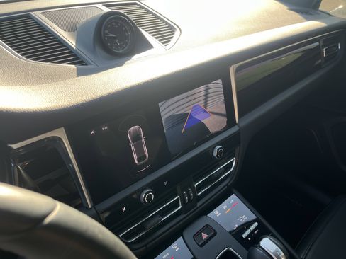 Certified 2022 Porsche Macan image 43