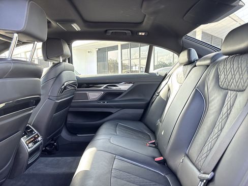 Used 2019 BMW 750i w/ M Sport Package RWD image 22