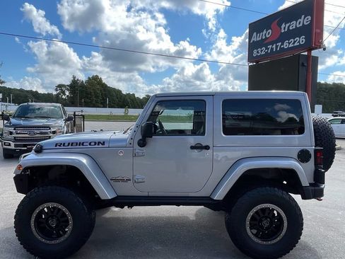 Used 2015 Jeep Wrangler Rubicon AWD/4WD image 5
