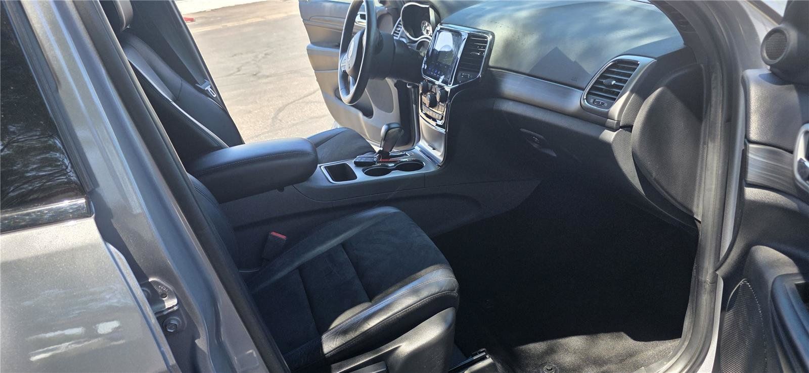 Used 2019 Jeep Grand Cherokee Altitude AWD/4WD image 15