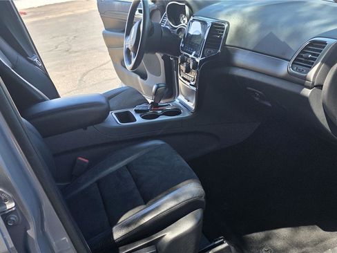 Used 2019 Jeep Grand Cherokee Altitude AWD/4WD image 15