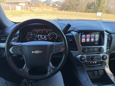 Used 2016 Chevrolet Suburban LT image 23