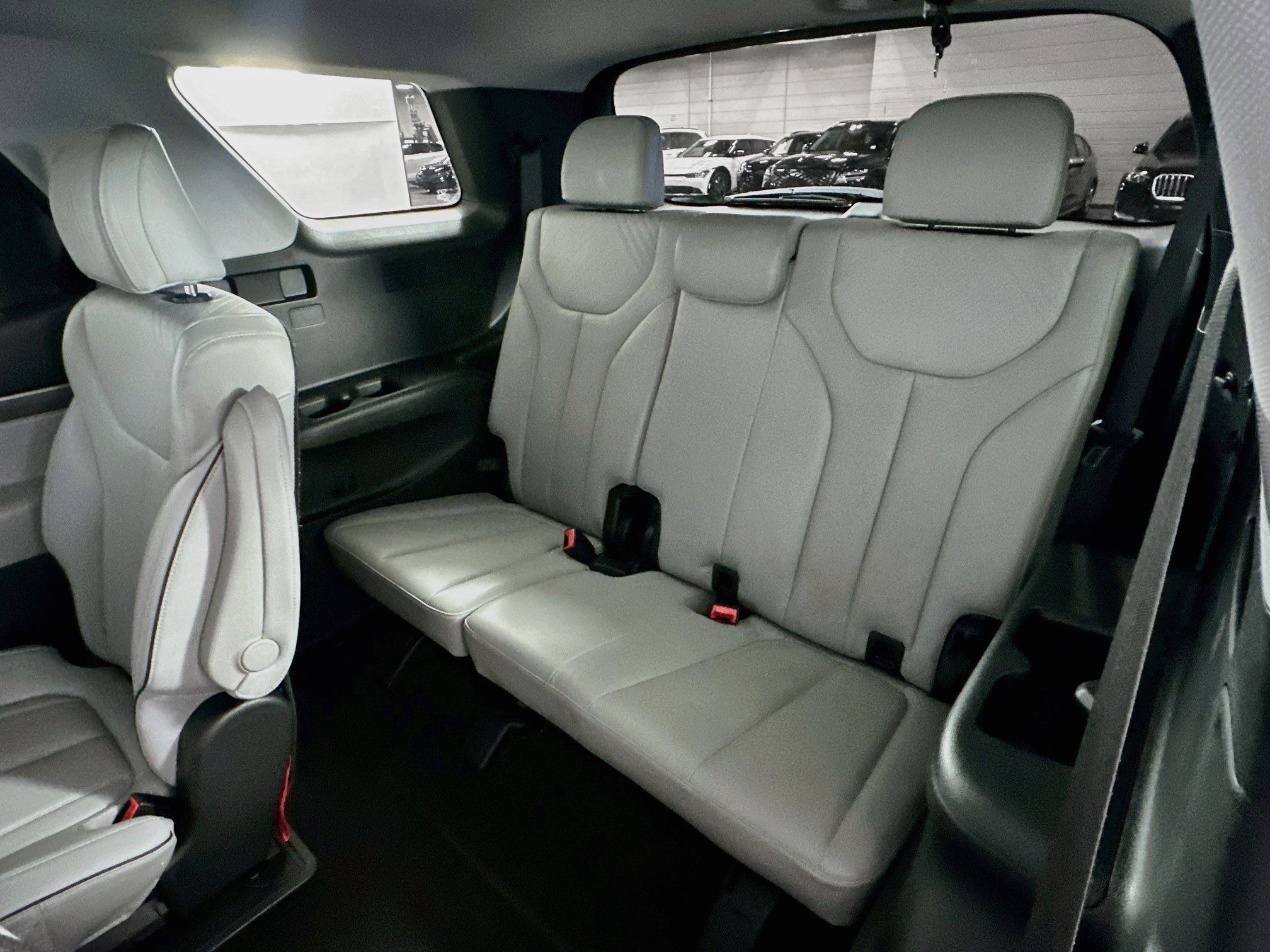 Used 2025 Hyundai Palisade SEL FWD image 29