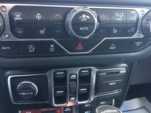 Used 2024 Jeep Gladiator Rubicon w/ Technology Group AWD/4WD image 24