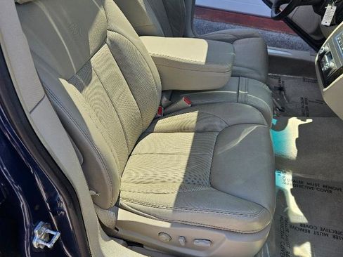 Used 2009 Cadillac DTS w/ Sun And Sound Package FWD image 15