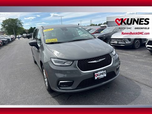 Used 2023 Chrysler Pacifica Touring-L FWD image 15
