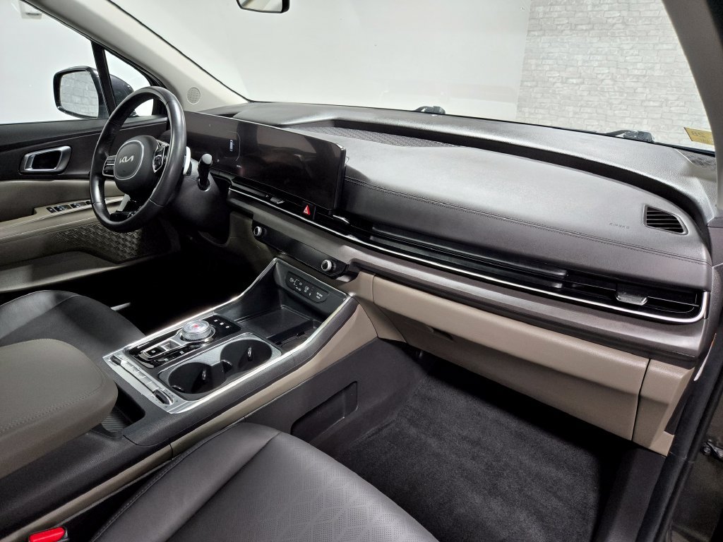 Used 2025 Kia Carnival SX FWD image 61