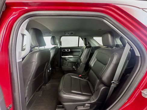 Used 2021 Ford Explorer XLT w/ Equipment Group 202A AWD/4WD image 23