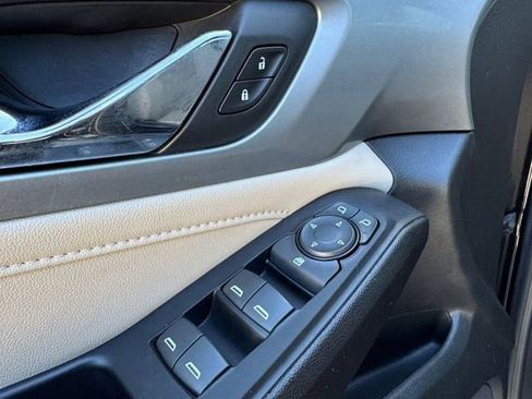 Used 2023 Chevrolet Traverse LS w/ Safety Package image 5