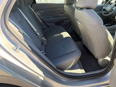 New 2026 Hyundai Elantra SE image 15