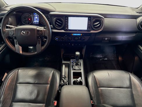 Used 2020 Toyota Tacoma TRD Off-Road w/ TRD Premium Off Road Package AWD/4WD image 15