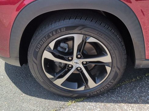Certified 2024 Chevrolet Trax RS w/ Sunroof Package FWD image 28