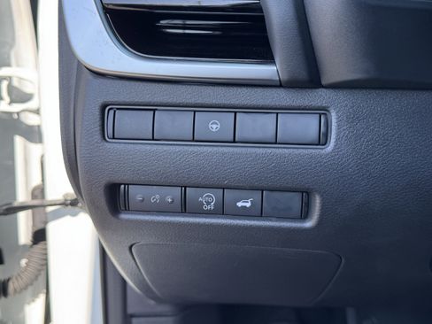 Used 2024 Nissan Rogue SL w/ SL Premium Package image 29