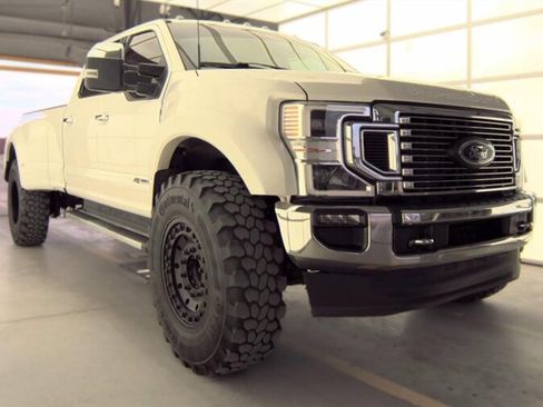 Used 2022 Ford F450 Lariat w/ Lariat Ultimate Package AWD/4WD image 2