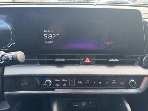 Certified 2024 Kia Sportage SX image 3