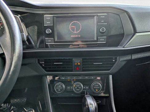 Used 2019 Volkswagen Jetta SE w/ Cold Weather Package image 15
