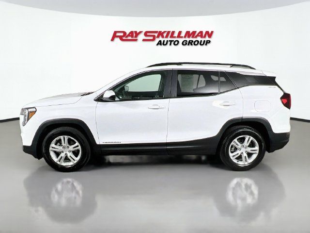 Used 2023 GMC Terrain SLE w/ Driver Convenience Package FWD image 4