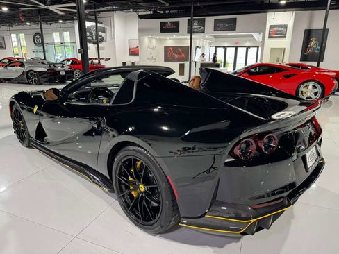 Used 2022 Ferrari 812 GTS image 5