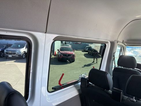 Used 2018 Mercedes-Benz Sprinter 2500 image 20