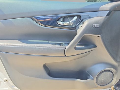 Used 2018 Nissan Rogue SL w/ Premium Package FWD image 14