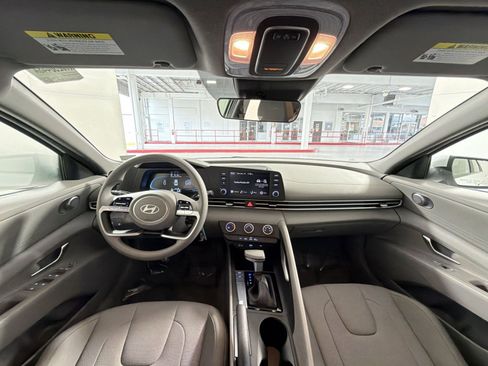Used 2024 Hyundai Elantra SE image 22