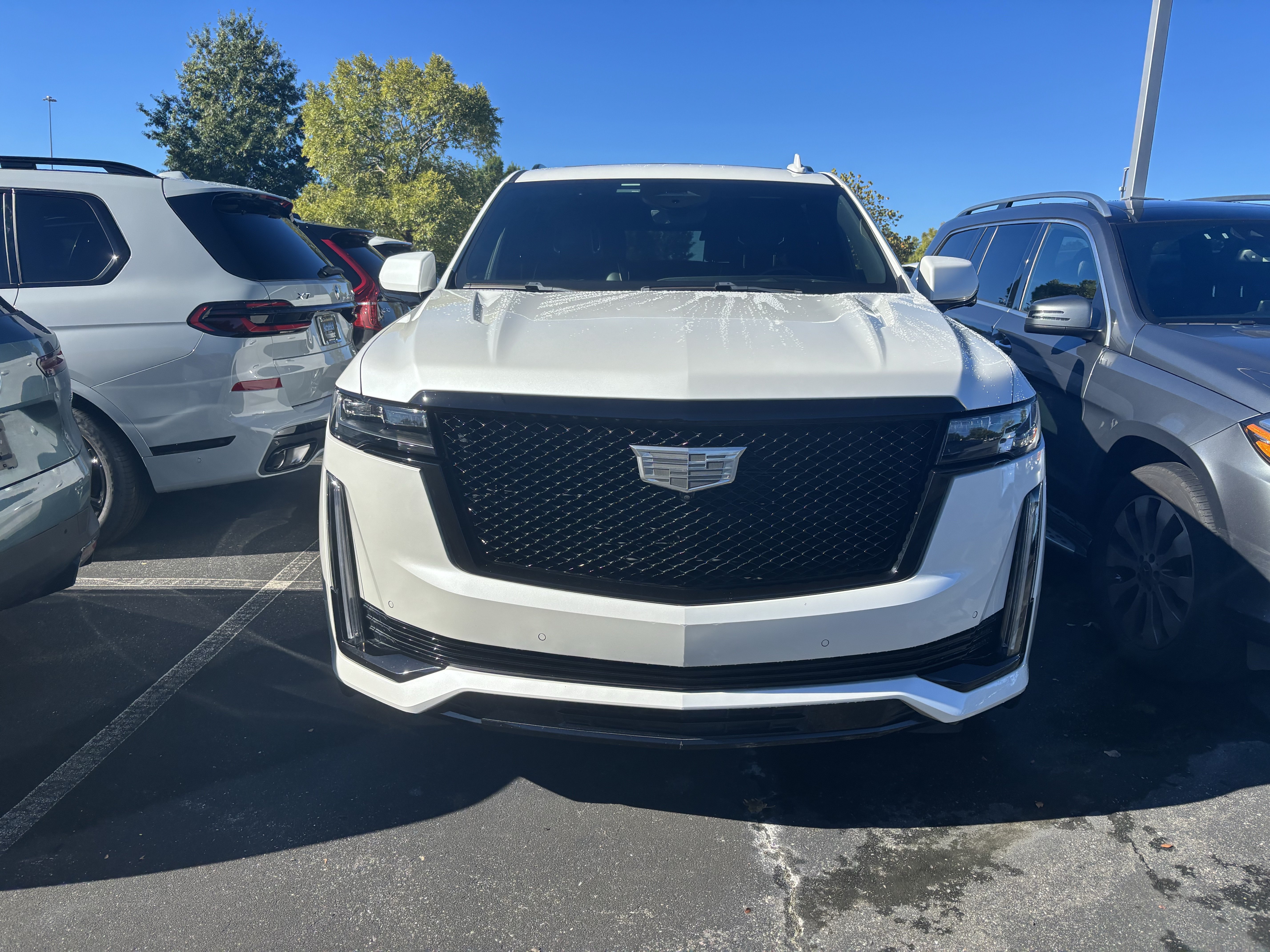 Used 2022 Cadillac Escalade ESV Sport w/ Touring Package RWD image 3